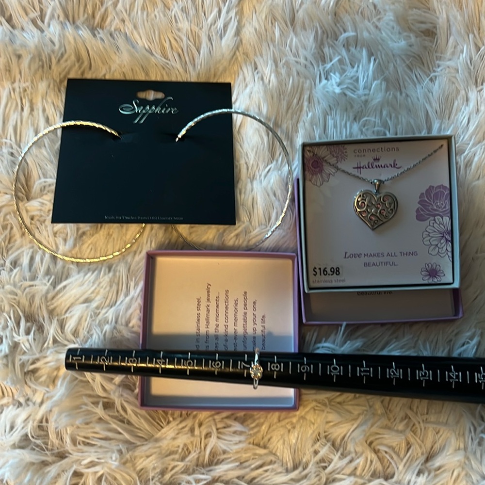 Fashion jewelry lot. Silver toned.